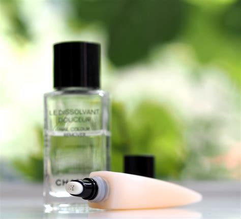 l huile chanel|Chanel l'huile camelia nail treatment.